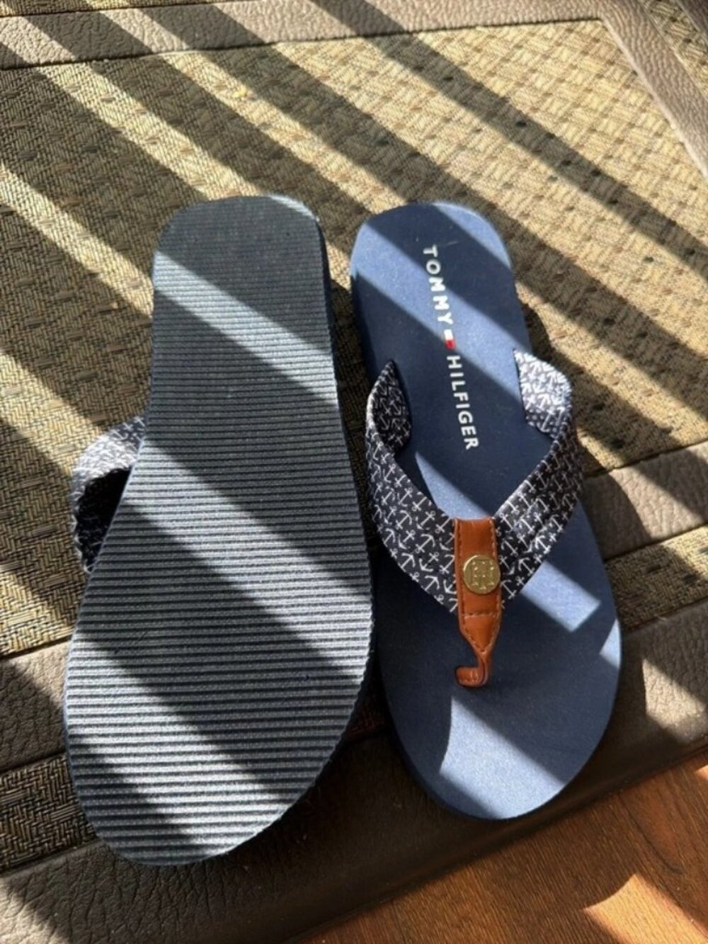 New Tommy Hilfiger Blue White Anchor nautical thong flip flops women’s